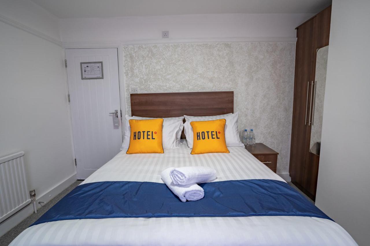 Oyo Brunel Hotel Uxbridge Exterior foto